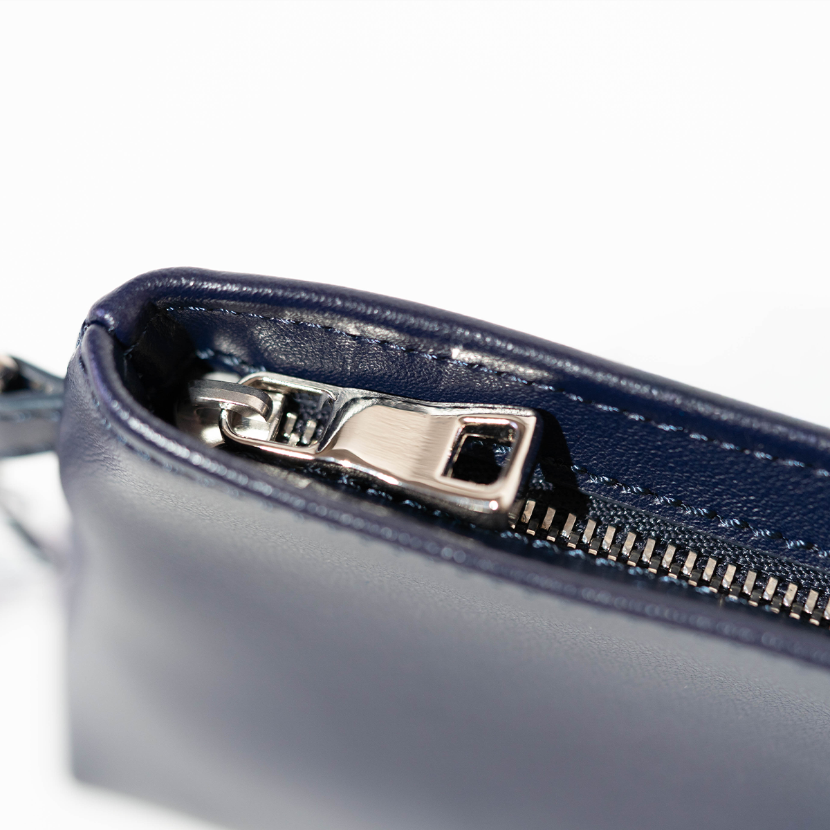 Berlo Cactus Leather Pouch Bag Small