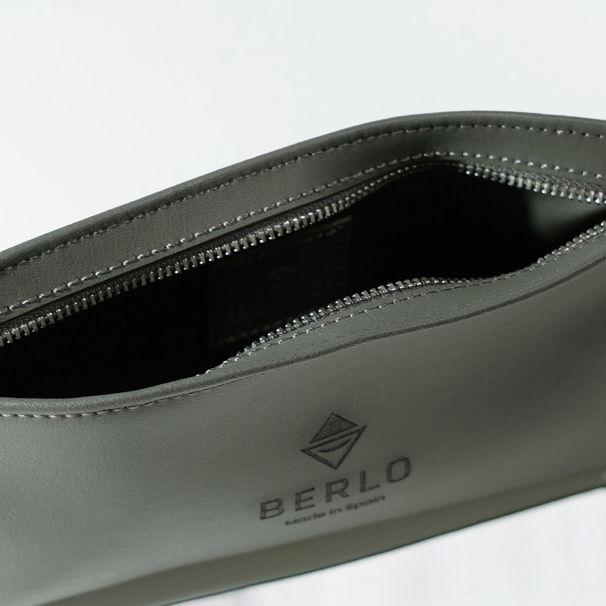 Berlo Cactus Leather Pouch Bag Small