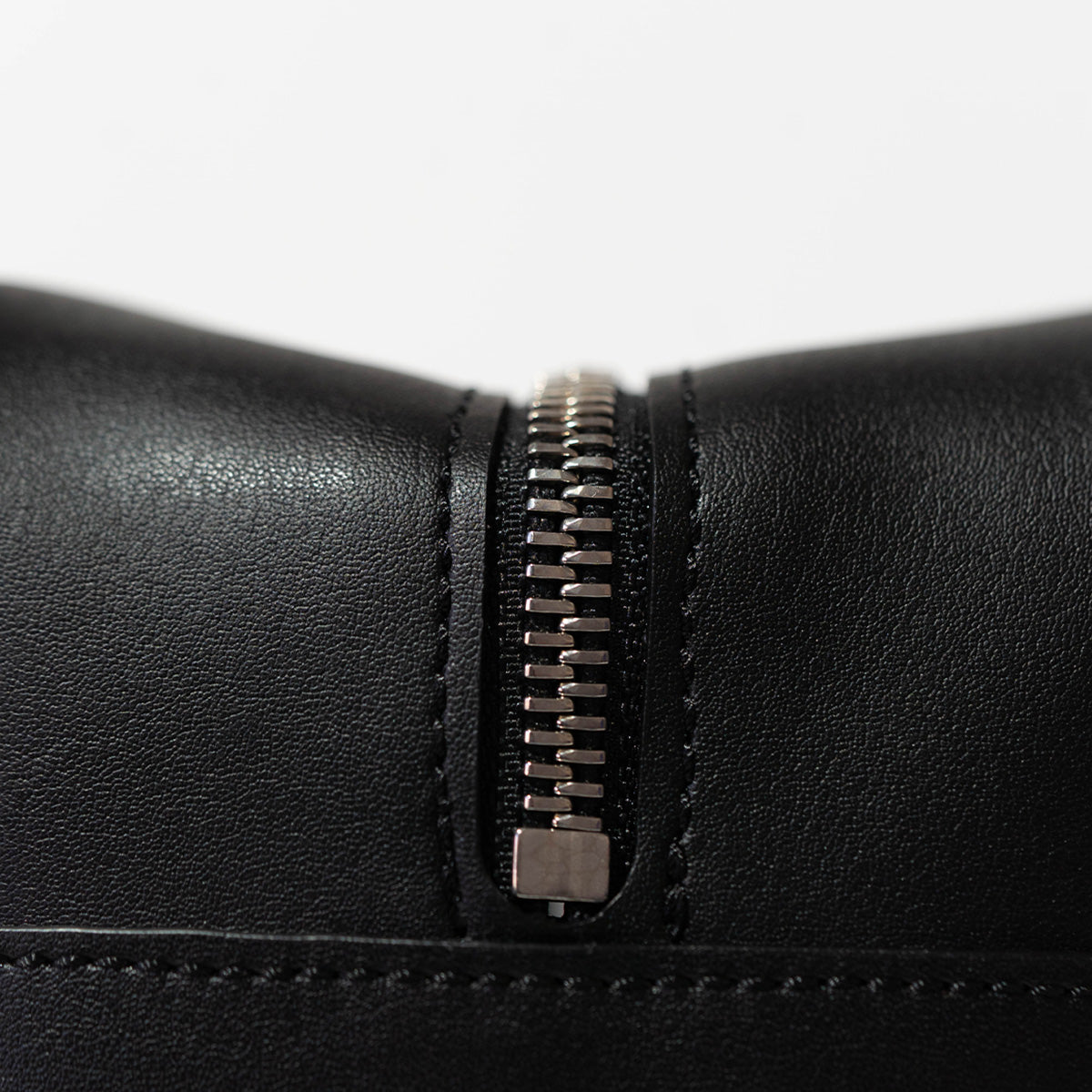 Berlo Cactus Leather Toiletry Bag Large