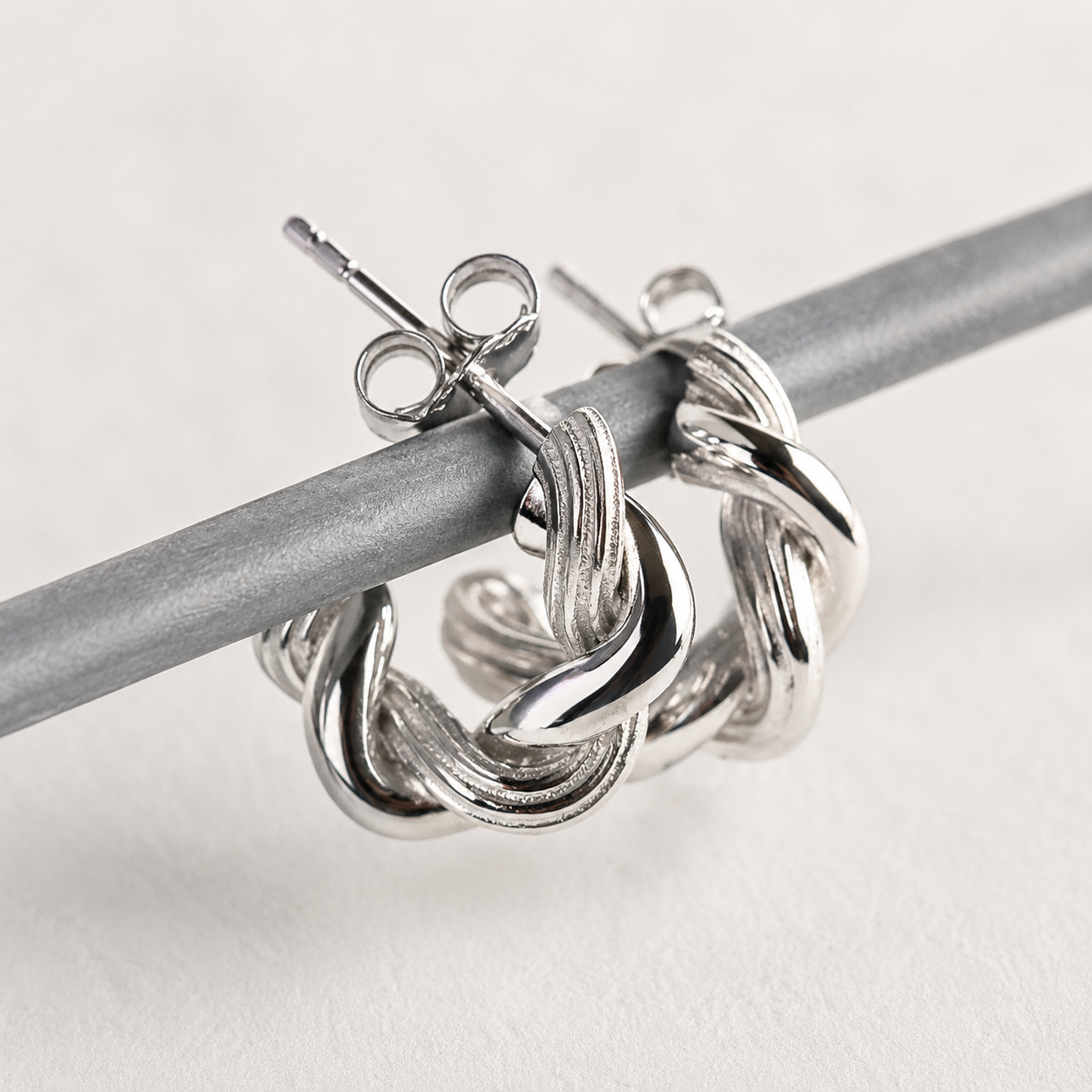 Berlo Heritage — 925 Silver Rhodium Classic Hoop Earrings
