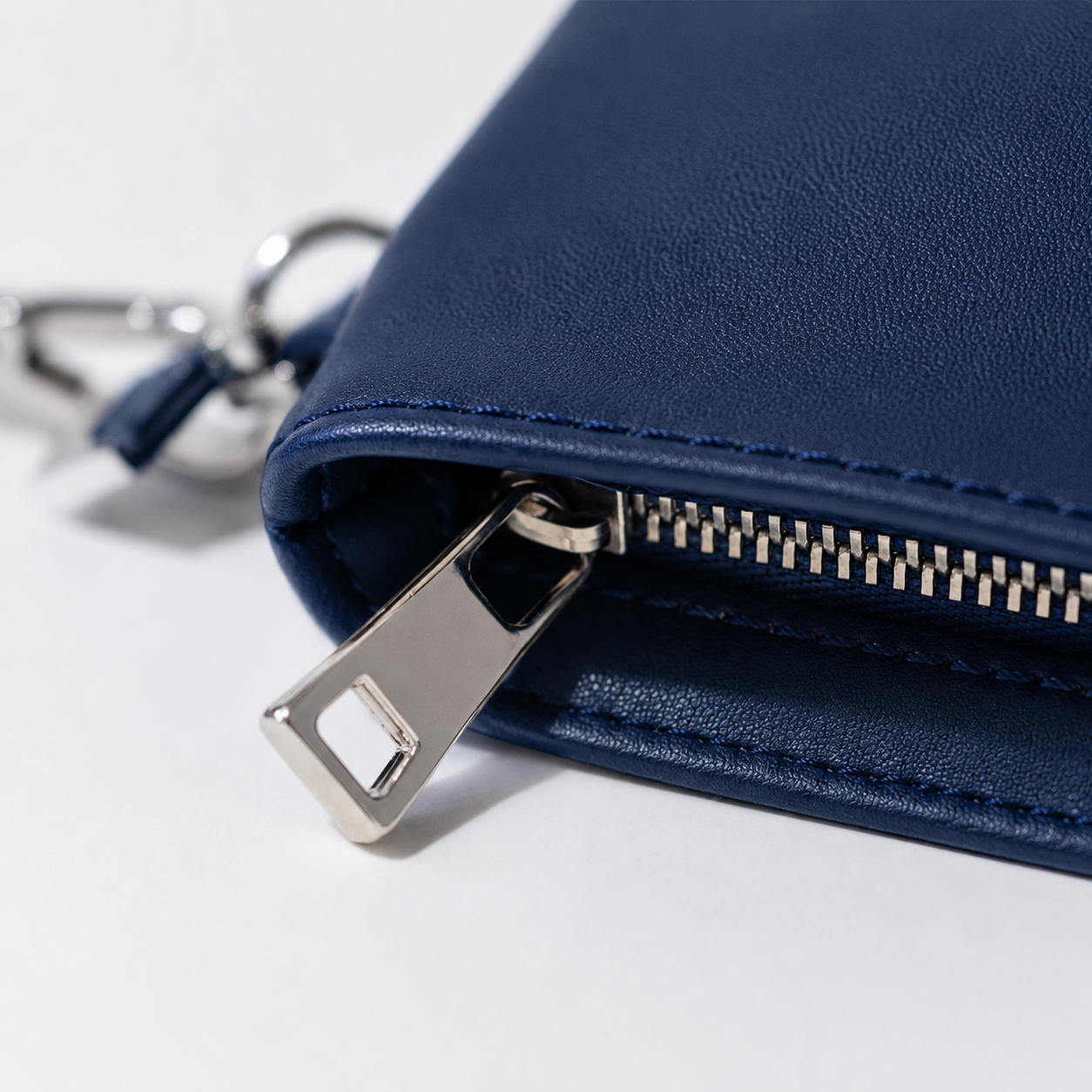 Berlo Cactus Leather Pouch Bag Large
