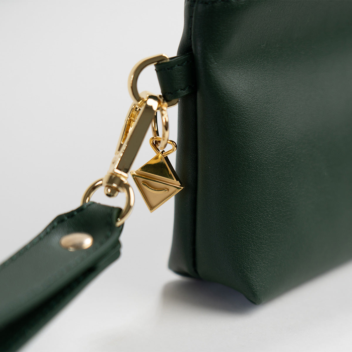 Berlo Cactus Leather Pouch Bag Small