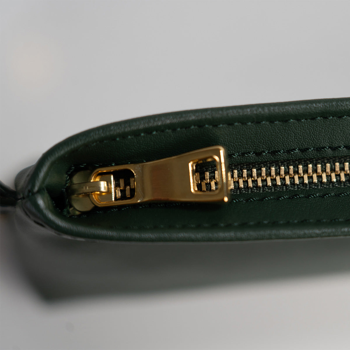 Berlo Cactus Leather Pouch Bag Small