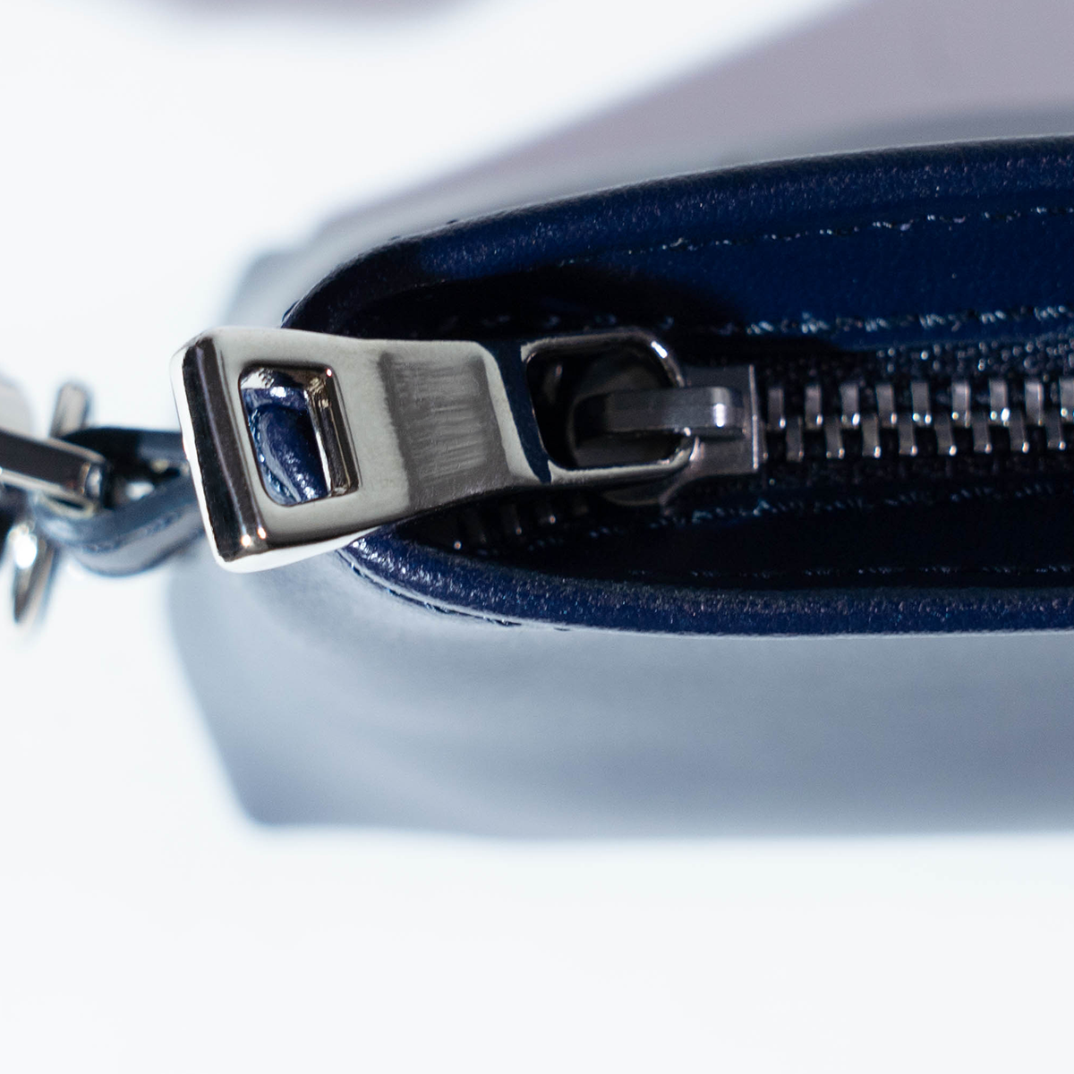 Berlo Cactus Leather Pouch Bag Small